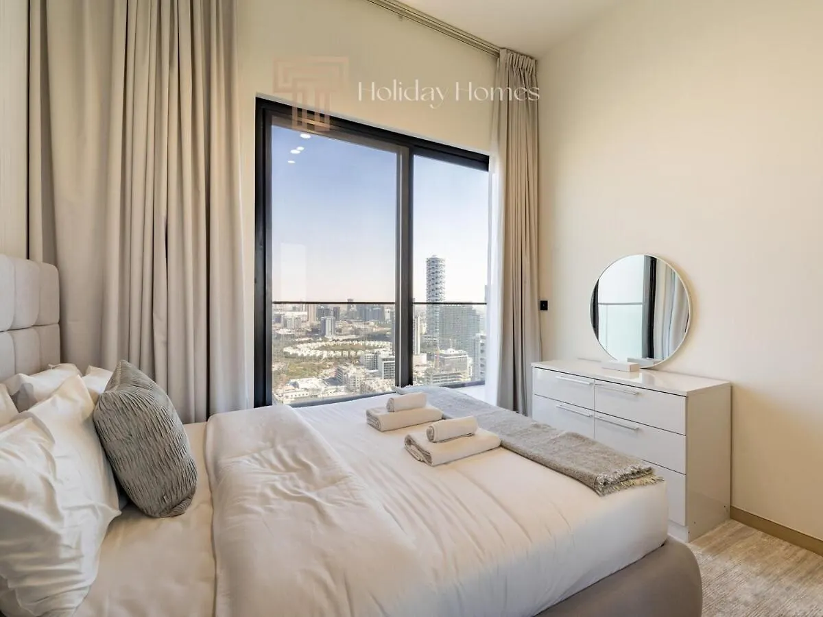 Apartment With Private Pool, Spacious Living Room Dubai