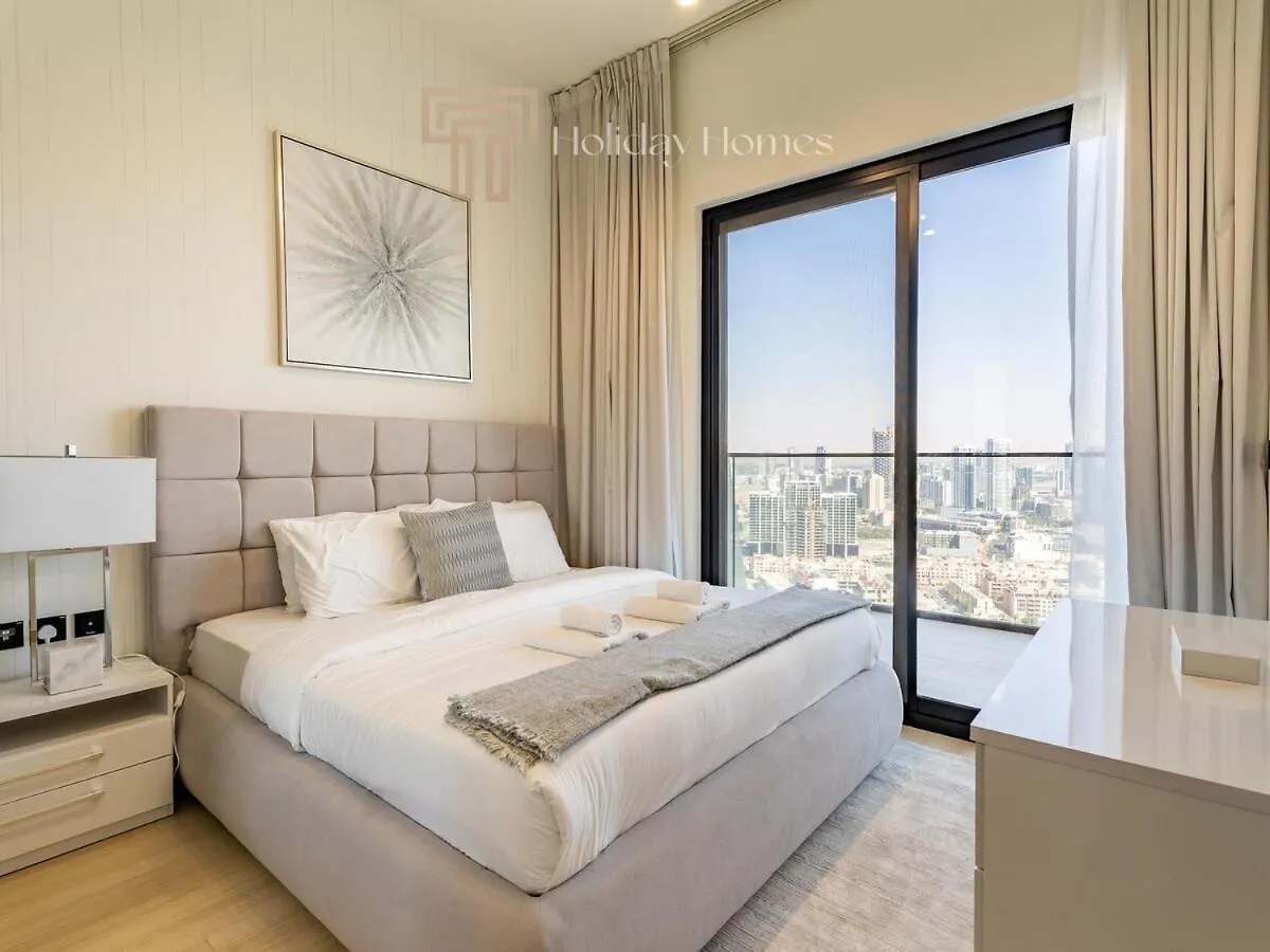 Apartment With Private Pool, Spacious Living Room Dubai