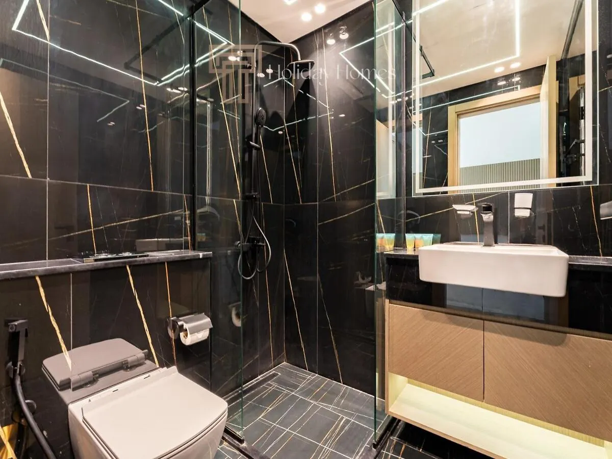 Apartment With Private Pool, Spacious Living Room Dubai