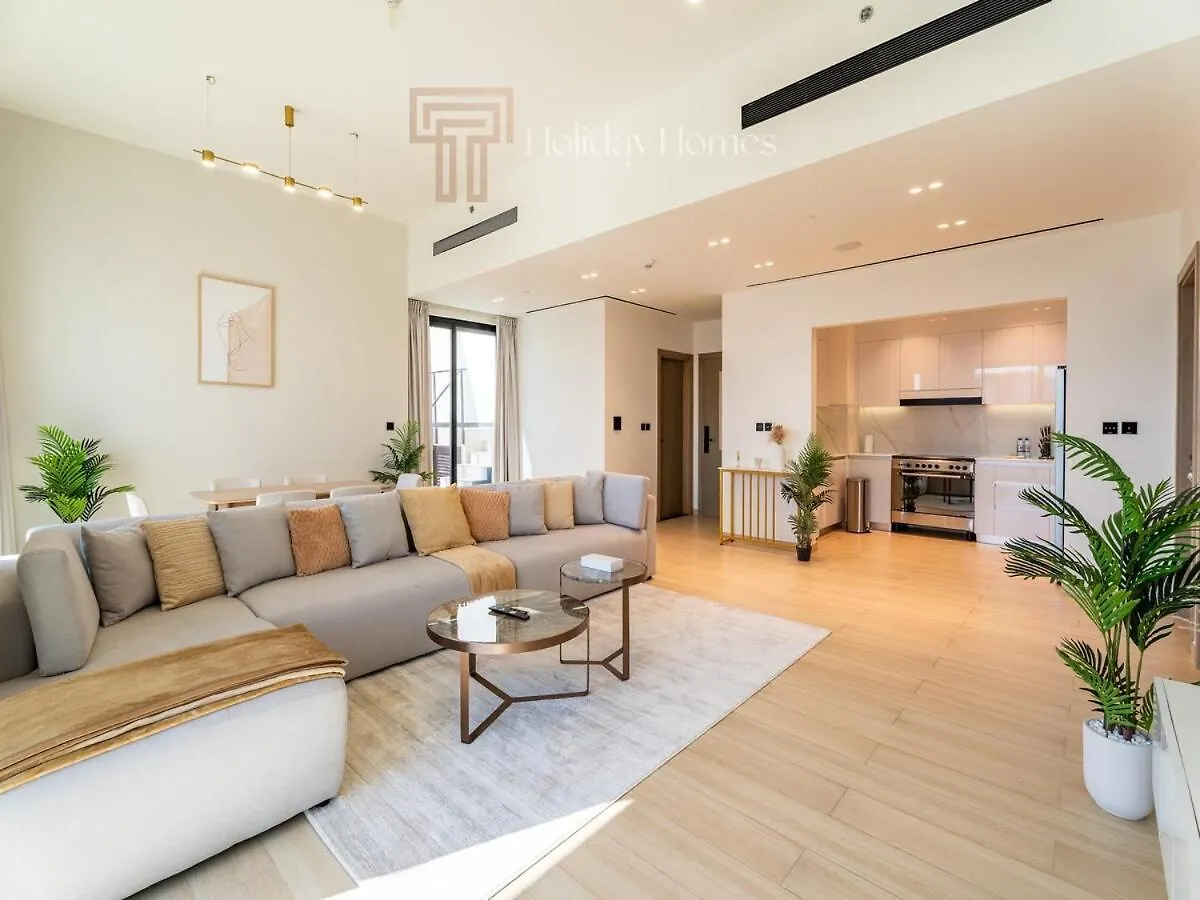 Apartment With Private Pool, Spacious Living Room Dubai