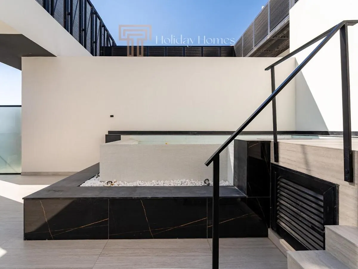 Apartment With Private Pool, Spacious Living Room Dubai United Arab Emirates